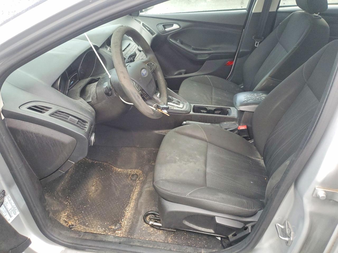 2015 FORD FOCUS SE photo 7