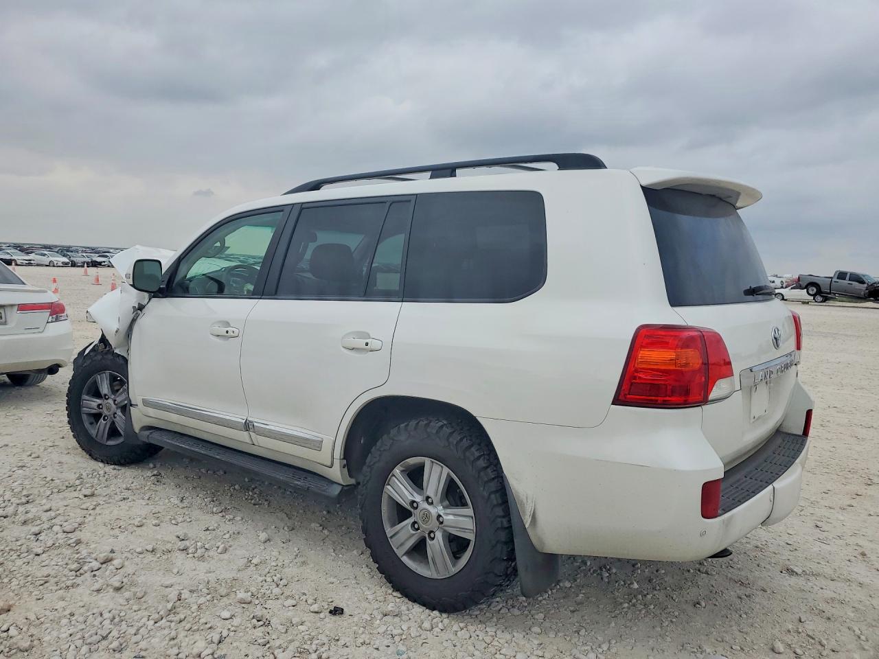 2013 TOYOTA LAND CRUISER BASE photo 3