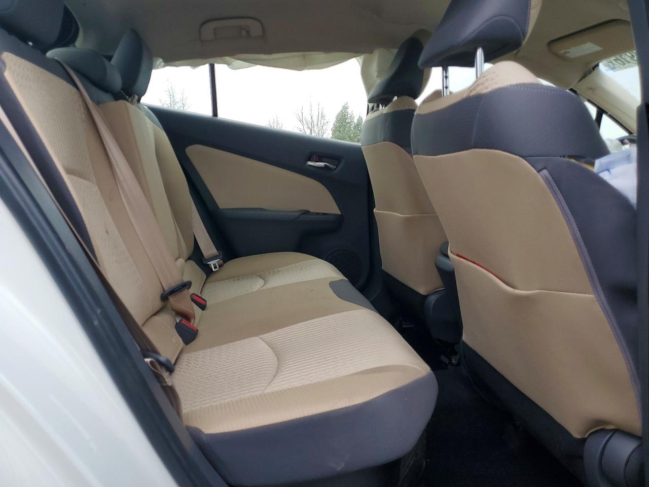 2017 TOYOTA PRIUS TWO photo 28