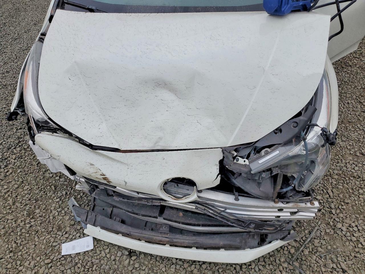 2017 TOYOTA PRIUS TWO photo 31