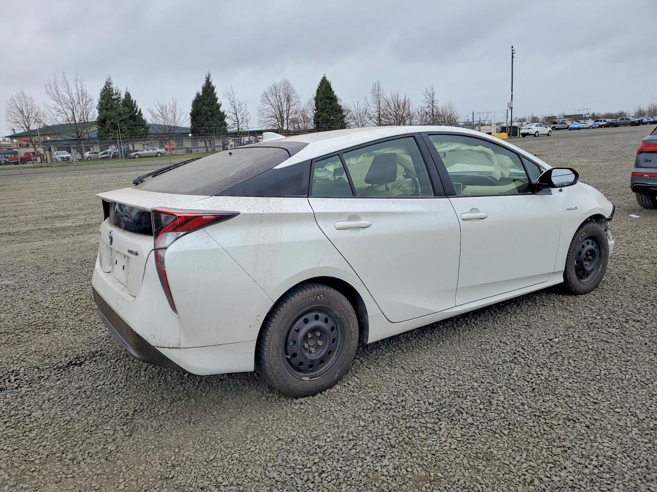 2017 TOYOTA PRIUS TWO photo 7
