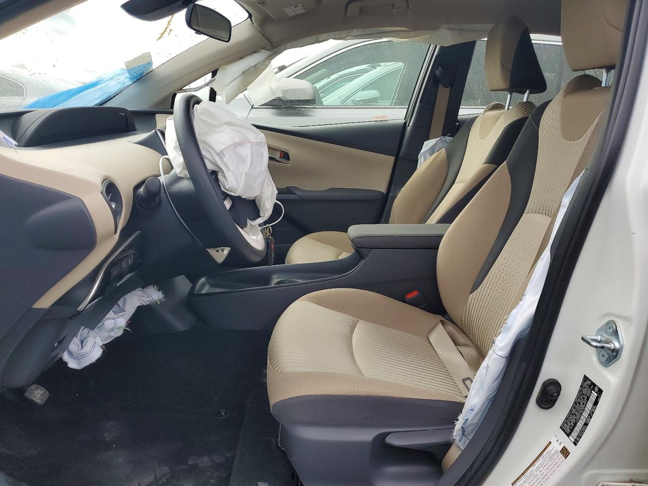 2017 TOYOTA PRIUS TWO photo 19