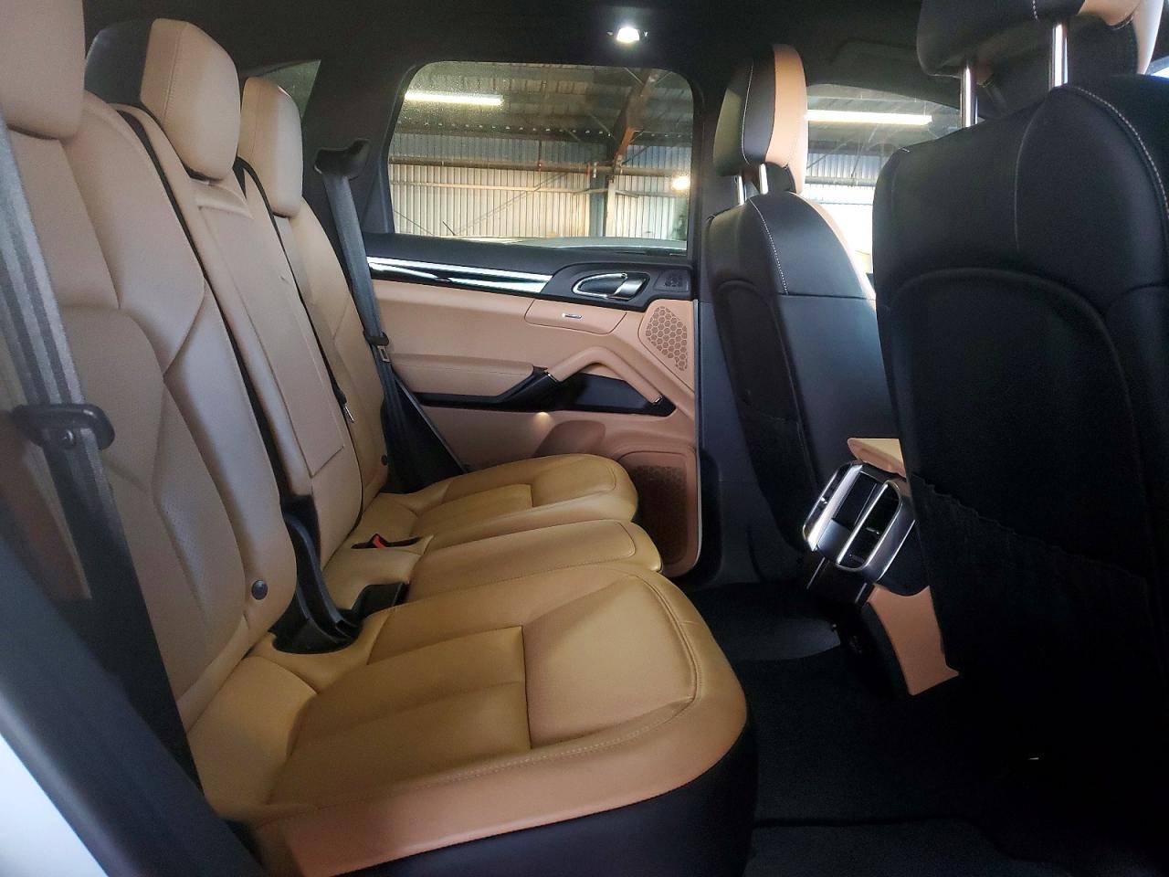 2018 PORSCHE CAYENNE photo 11