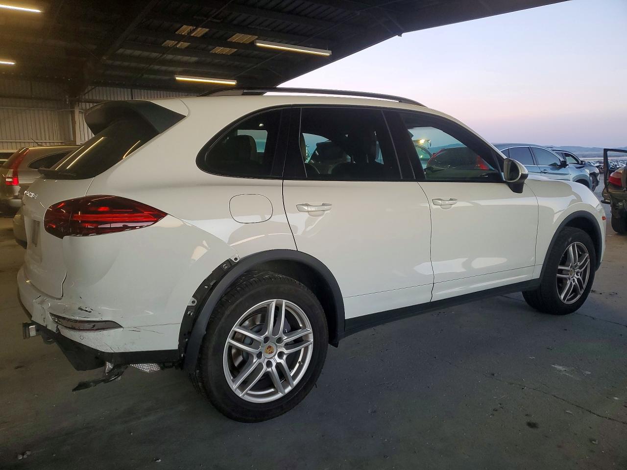 2018 PORSCHE CAYENNE photo 3