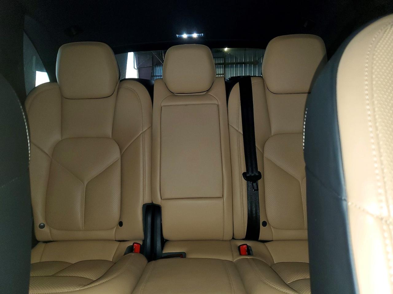 2018 PORSCHE CAYENNE photo 10