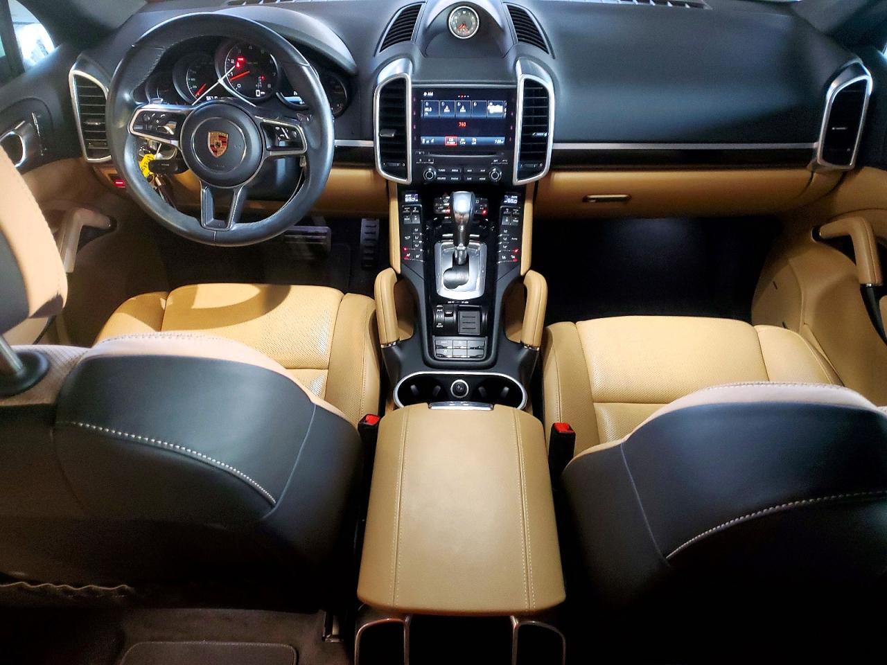 2018 PORSCHE CAYENNE photo 8
