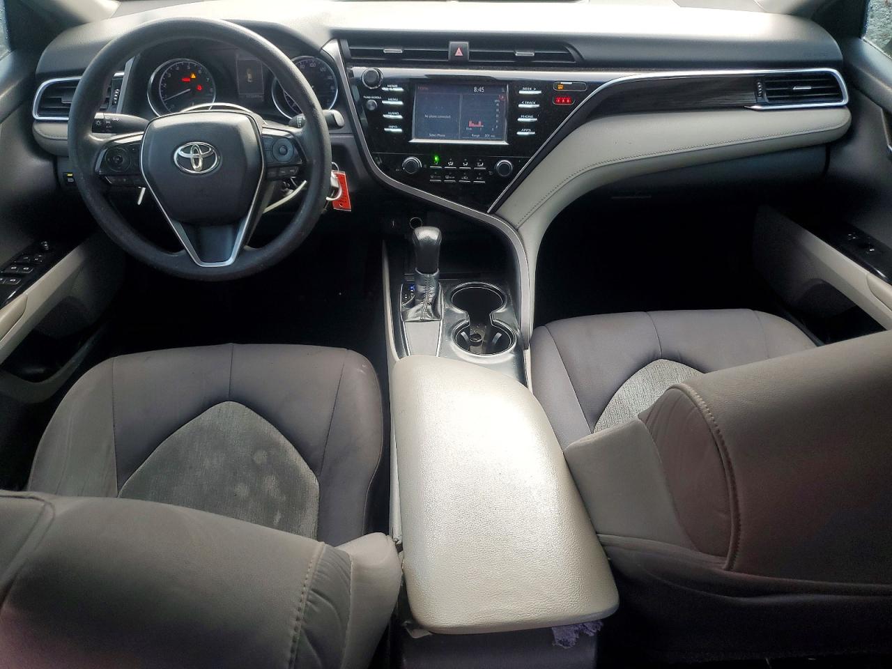 2018 TOYOTA CAMRY LE photo 8