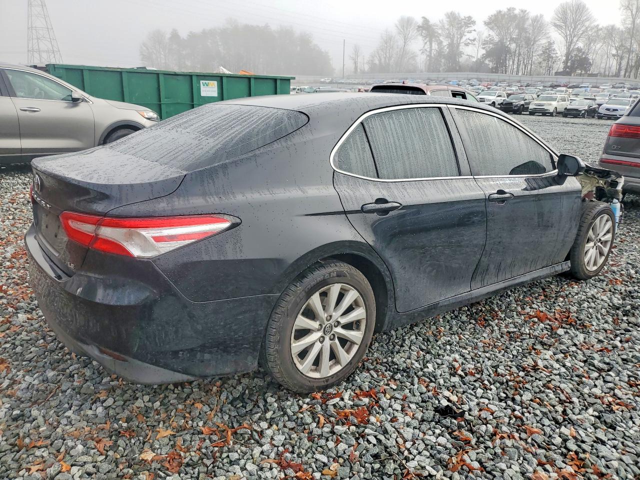 2018 TOYOTA CAMRY LE photo 3