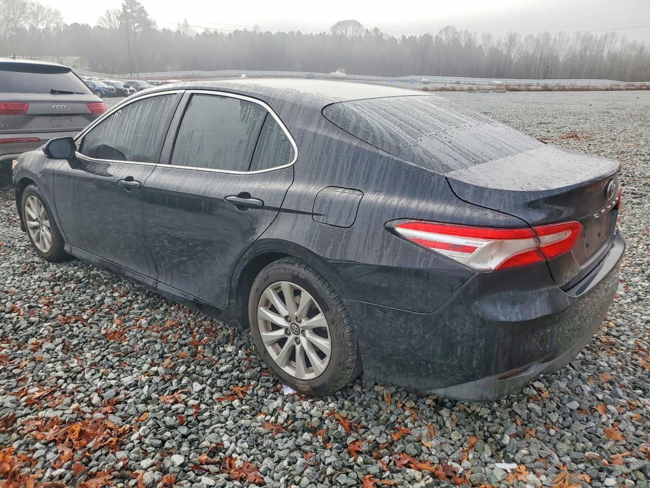 2018 TOYOTA CAMRY LE photo 2