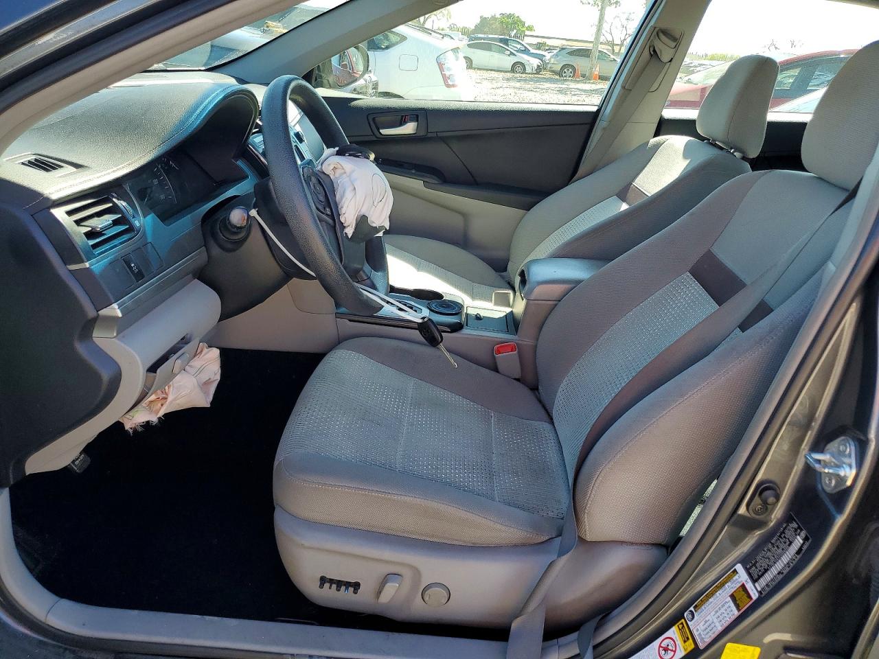 2012 TOYOTA CAMRY LE photo 19