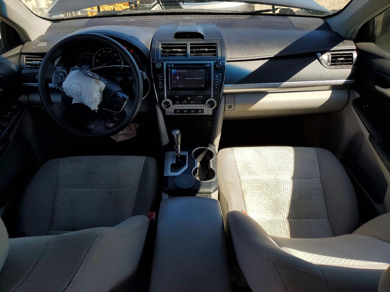 2012 TOYOTA CAMRY LE photo 22