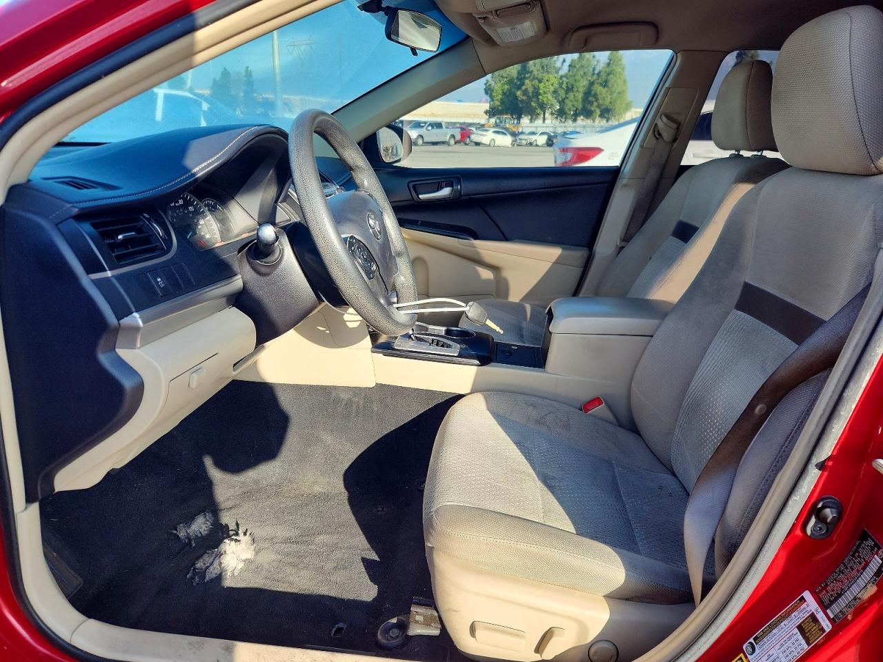2014 TOYOTA CAMRY LE photo 13