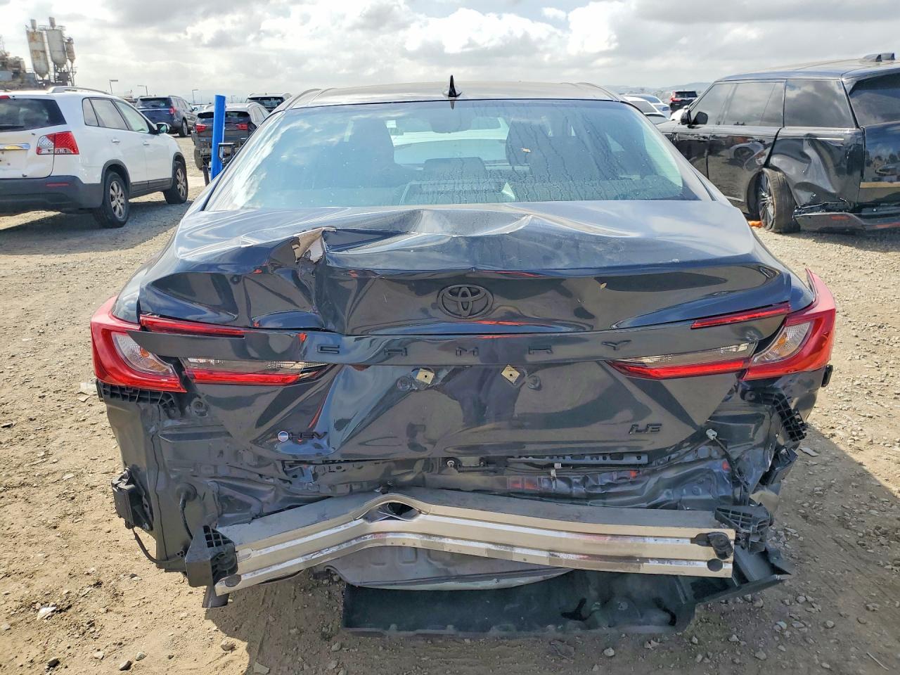 2025 TOYOTA CAMRY LE photo 6