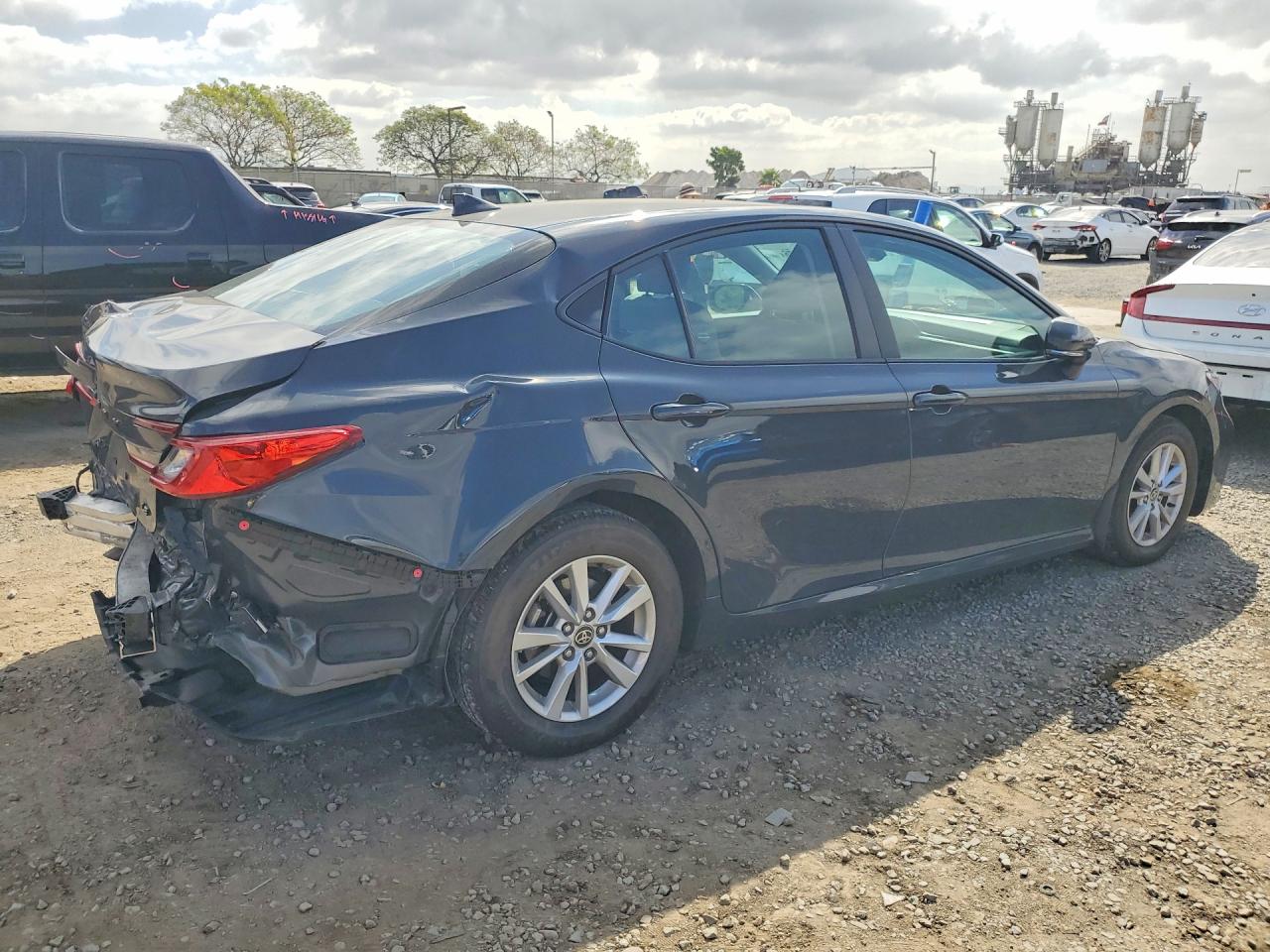 2025 TOYOTA CAMRY LE photo 3