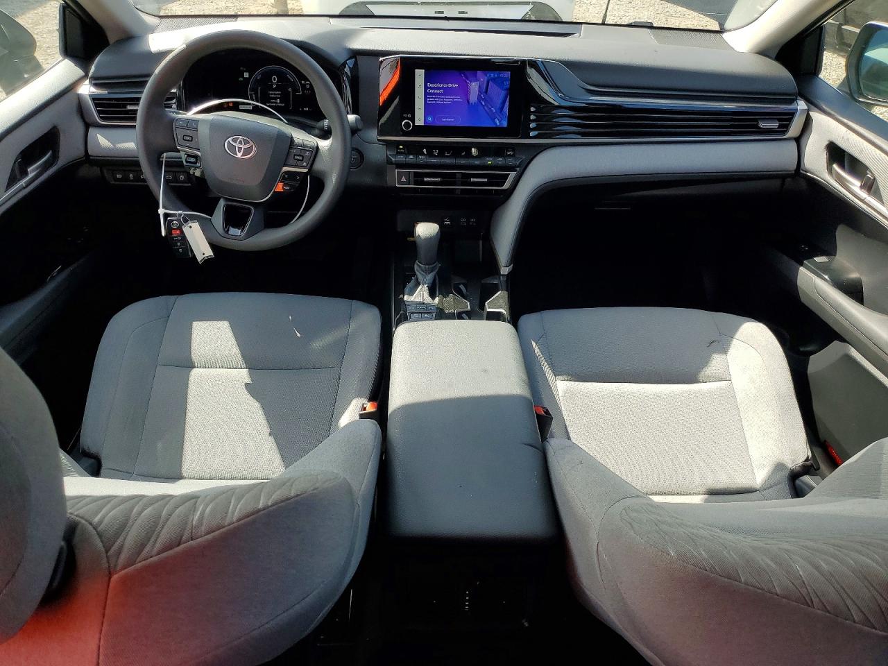 2025 TOYOTA CAMRY LE photo 8