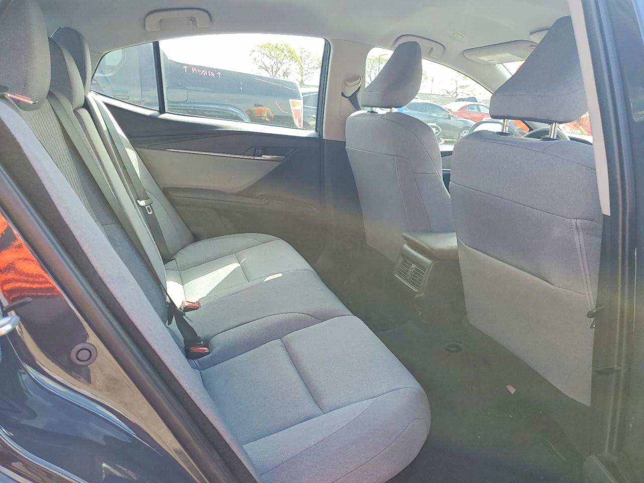 2025 TOYOTA CAMRY LE photo 10
