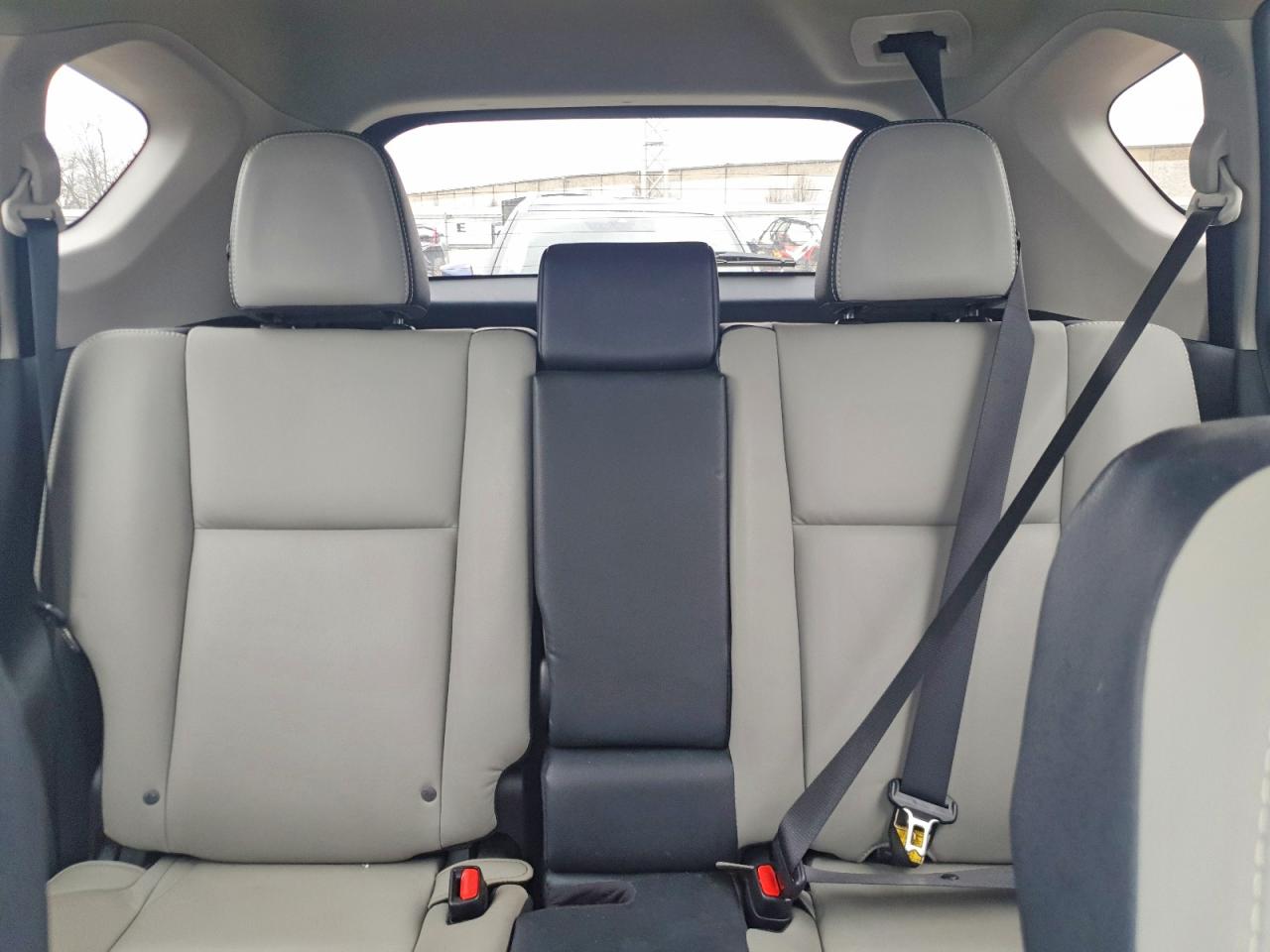 2017 TOYOTA RAV4 PLATINUM photo 28