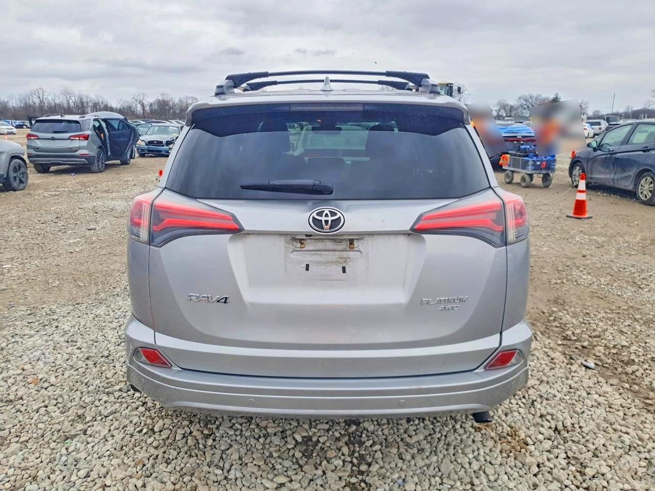 2017 TOYOTA RAV4 PLATINUM photo 16