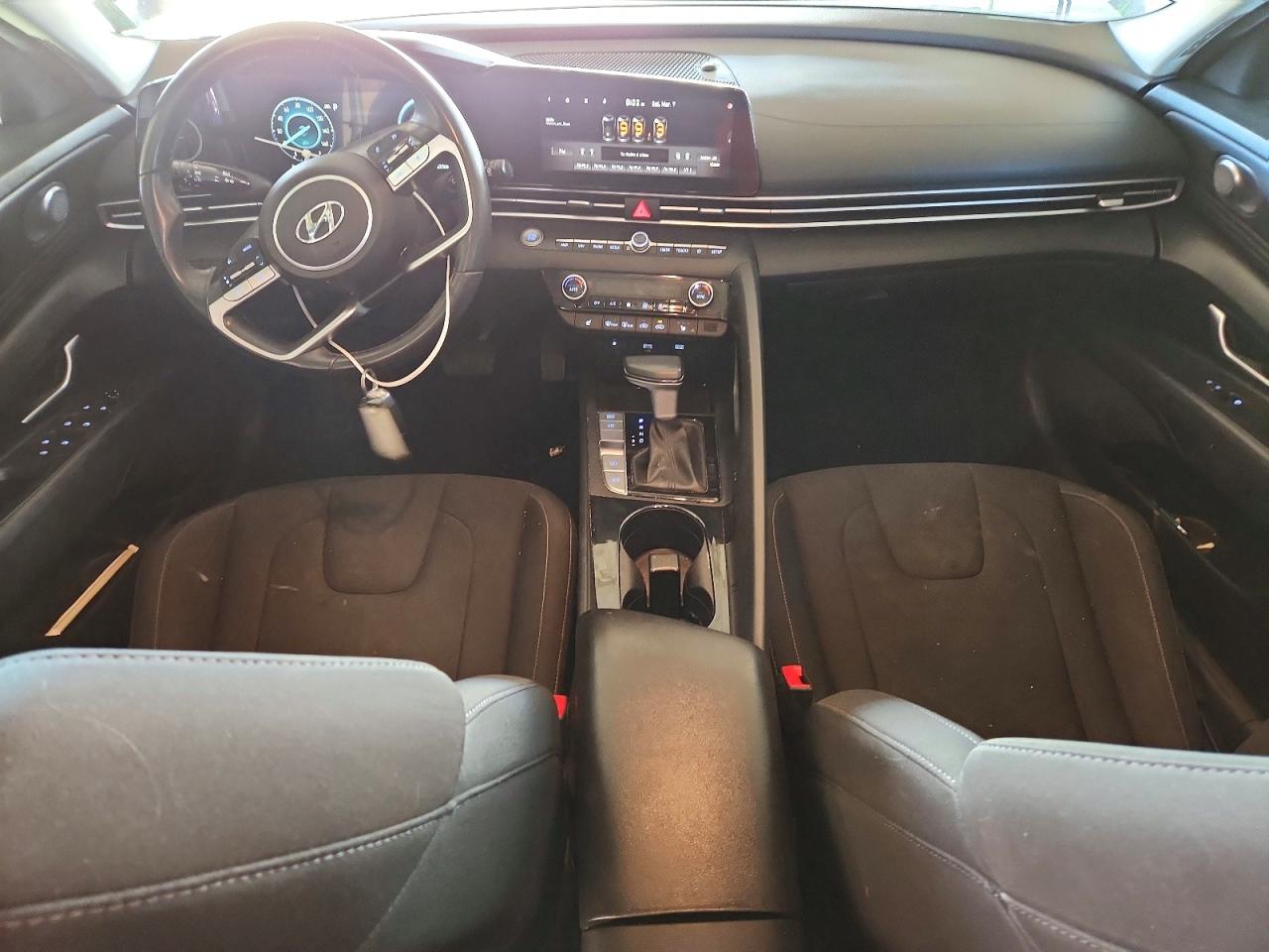 2023 HYUNDAI ELANTRA SEL photo 8