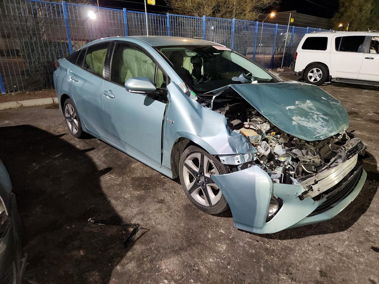 2018 TOYOTA PRIUS FOUR TOURING photo 4