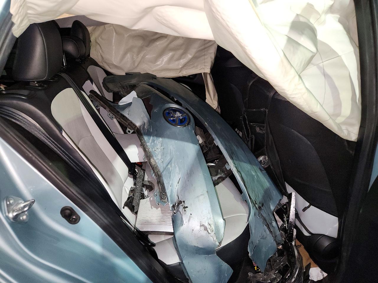 2018 TOYOTA PRIUS FOUR TOURING photo 11