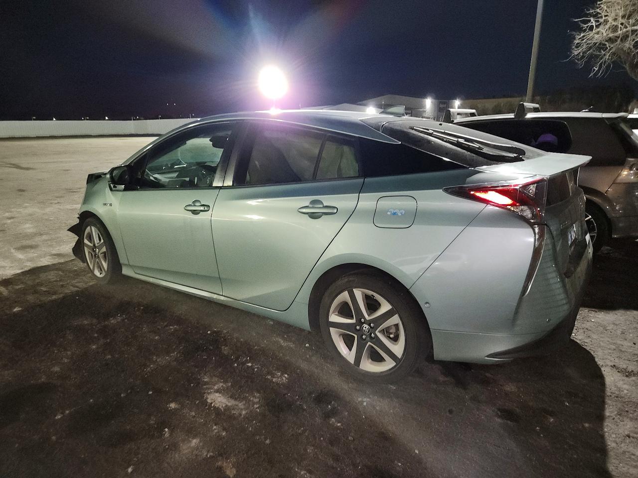 2018 TOYOTA PRIUS FOUR TOURING photo 2