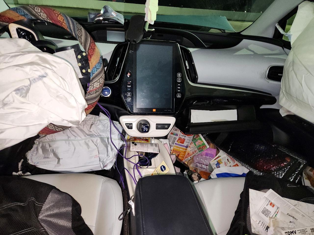 2018 TOYOTA PRIUS FOUR TOURING photo 8