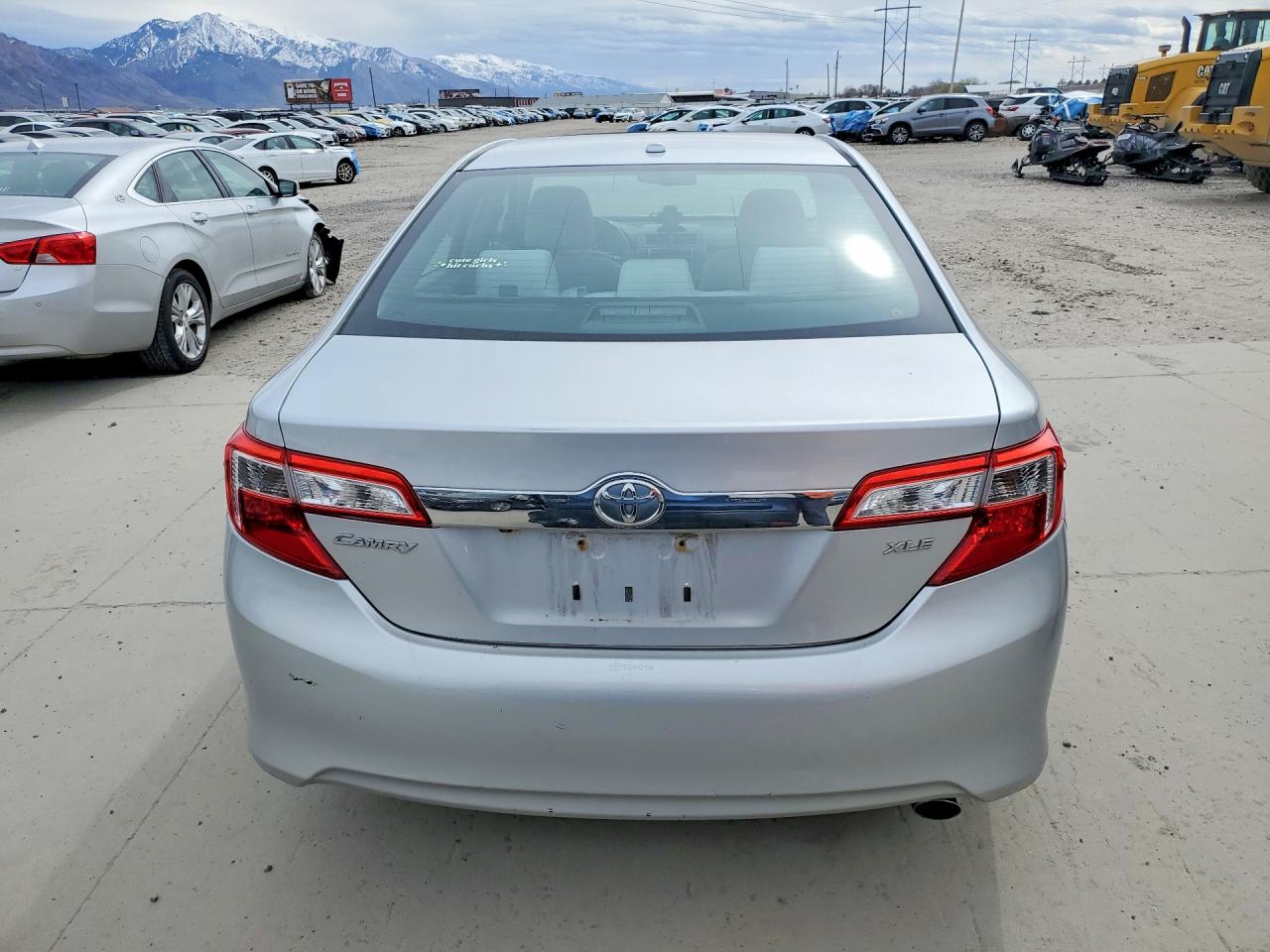 2012 TOYOTA CAMRY XLE photo 6