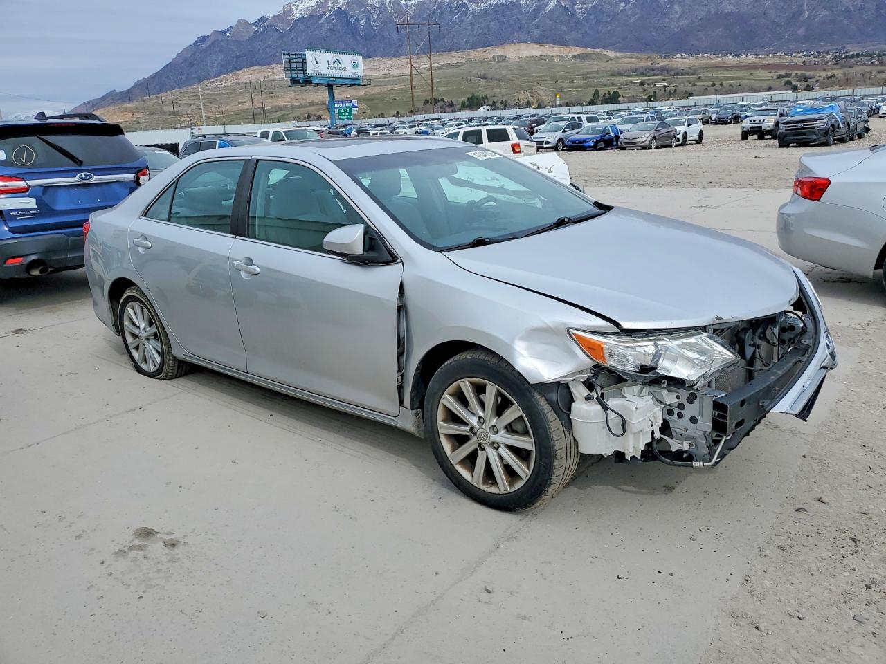 2012 TOYOTA CAMRY XLE photo 4