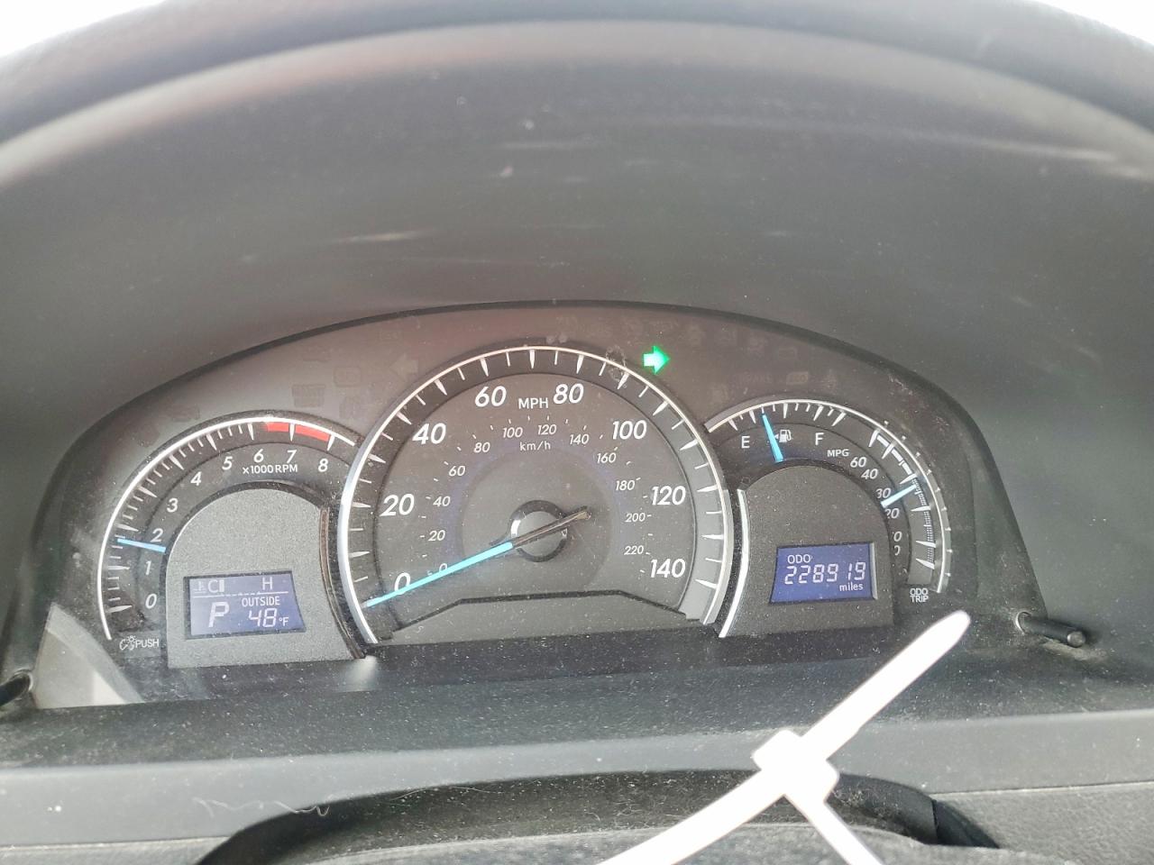 2012 TOYOTA CAMRY XLE photo 9