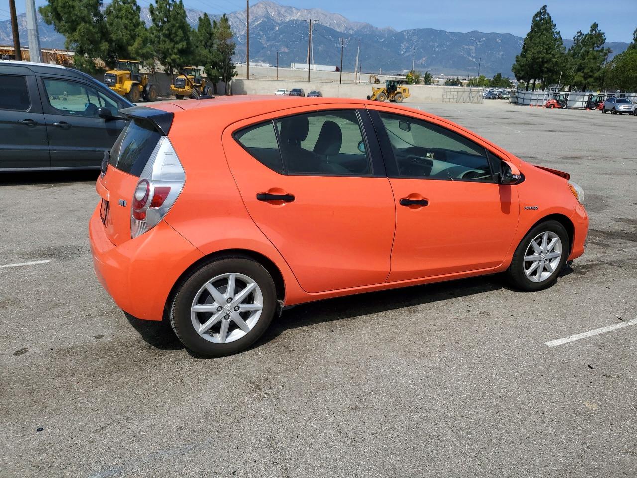 2012 TOYOTA PRIUS C THREE photo 5