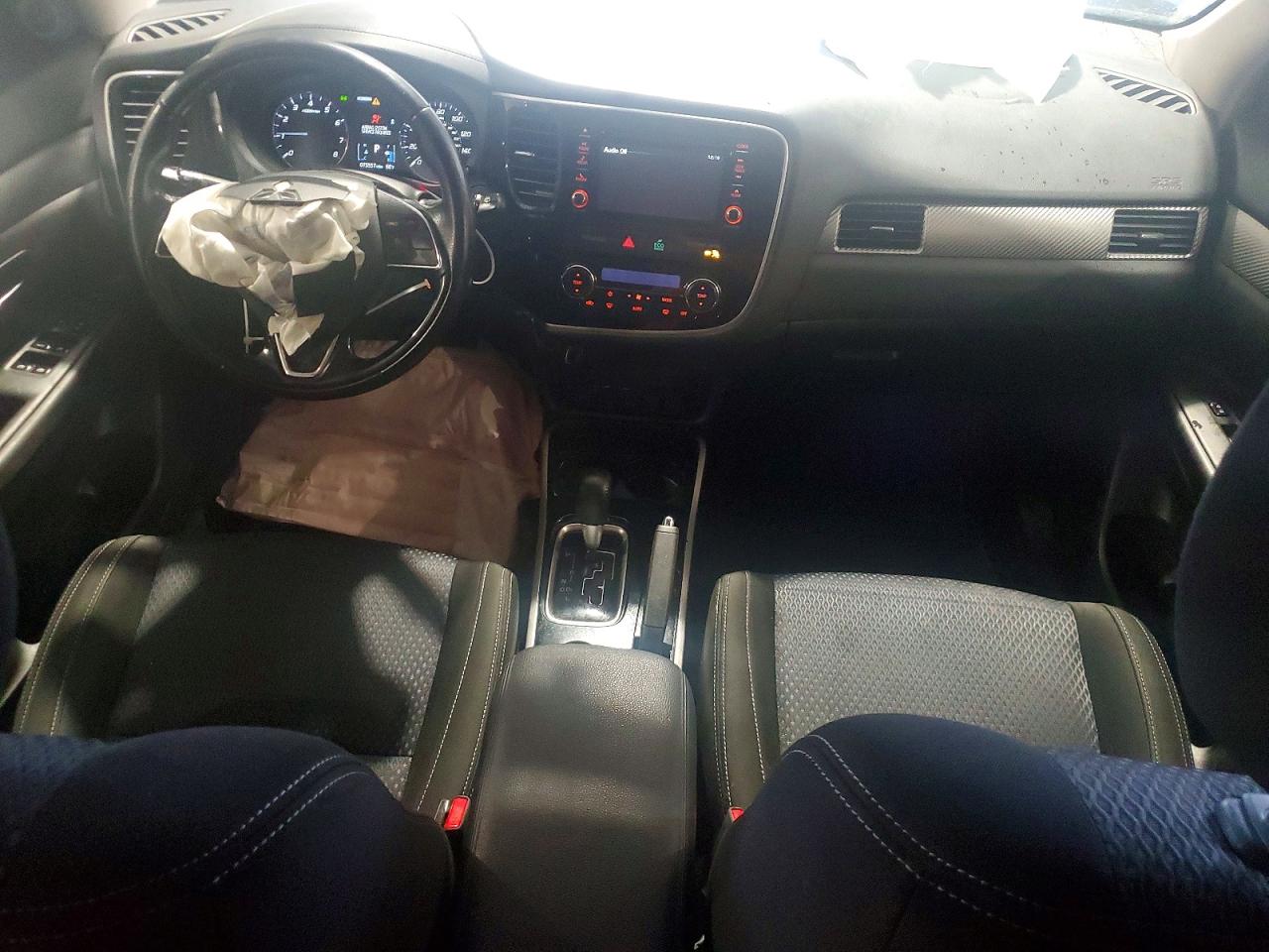2017 MITSUBISHI OUTLANDER ES photo 8