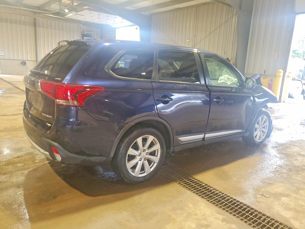 2017 MITSUBISHI OUTLANDER ES photo 3