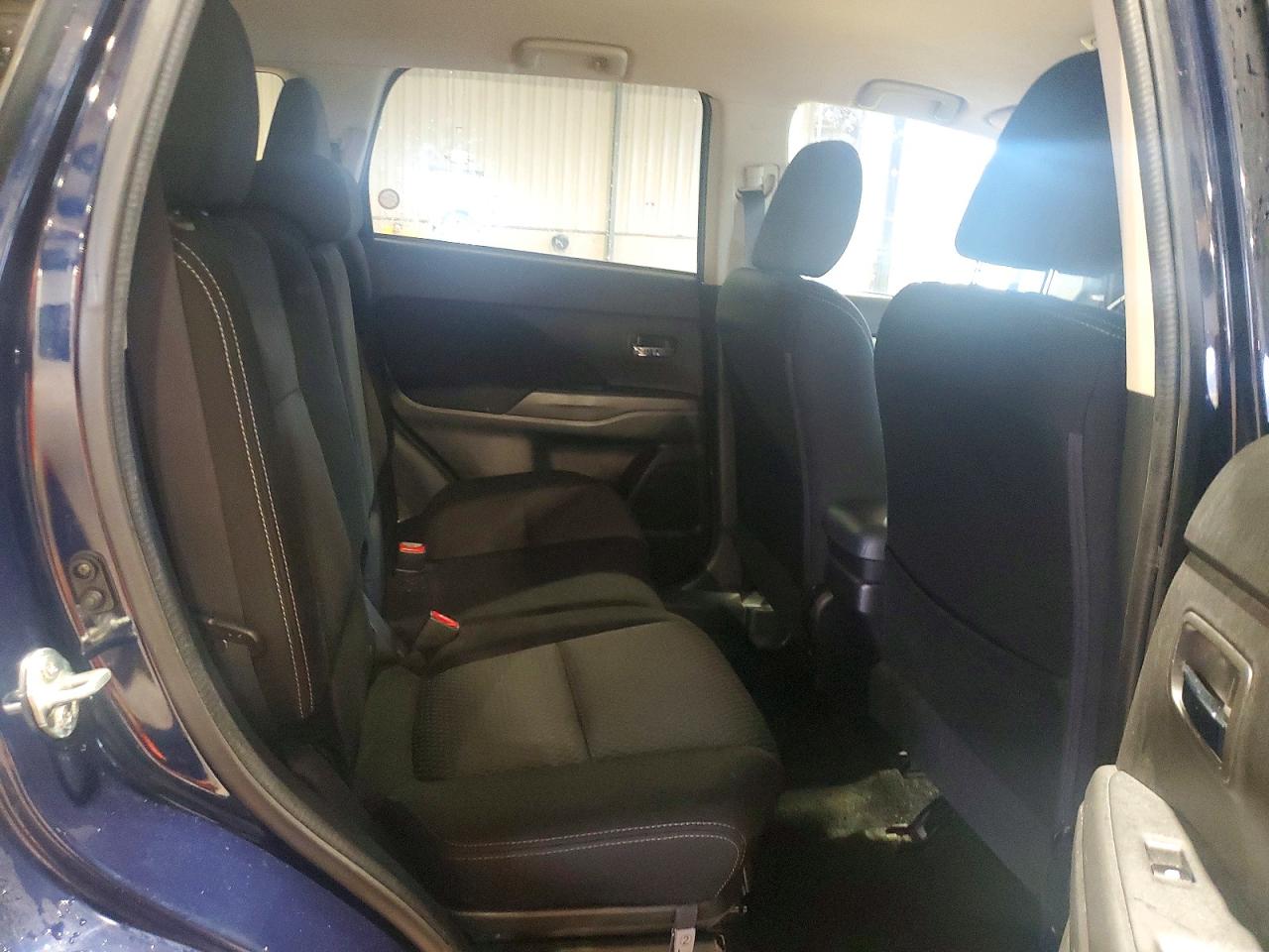 2017 MITSUBISHI OUTLANDER ES photo 11