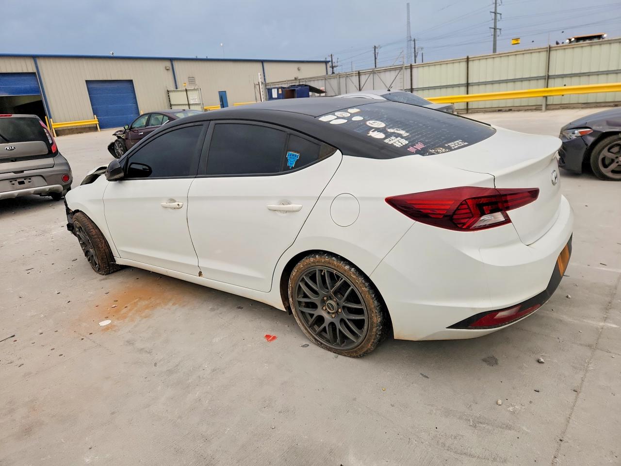 2020 HYUNDAI ELANTRA SE photo 2