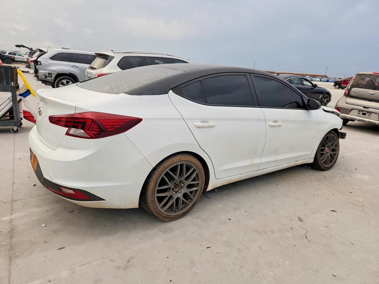 2020 HYUNDAI ELANTRA SE photo 3