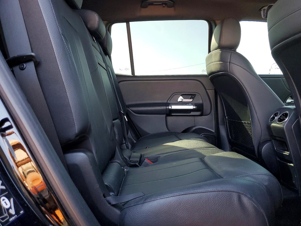 2020 MERCEDES-BENZ GLB 250 photo 31