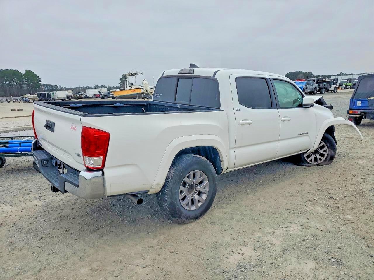2017 TOYOTA TACOMA SR5 photo 5