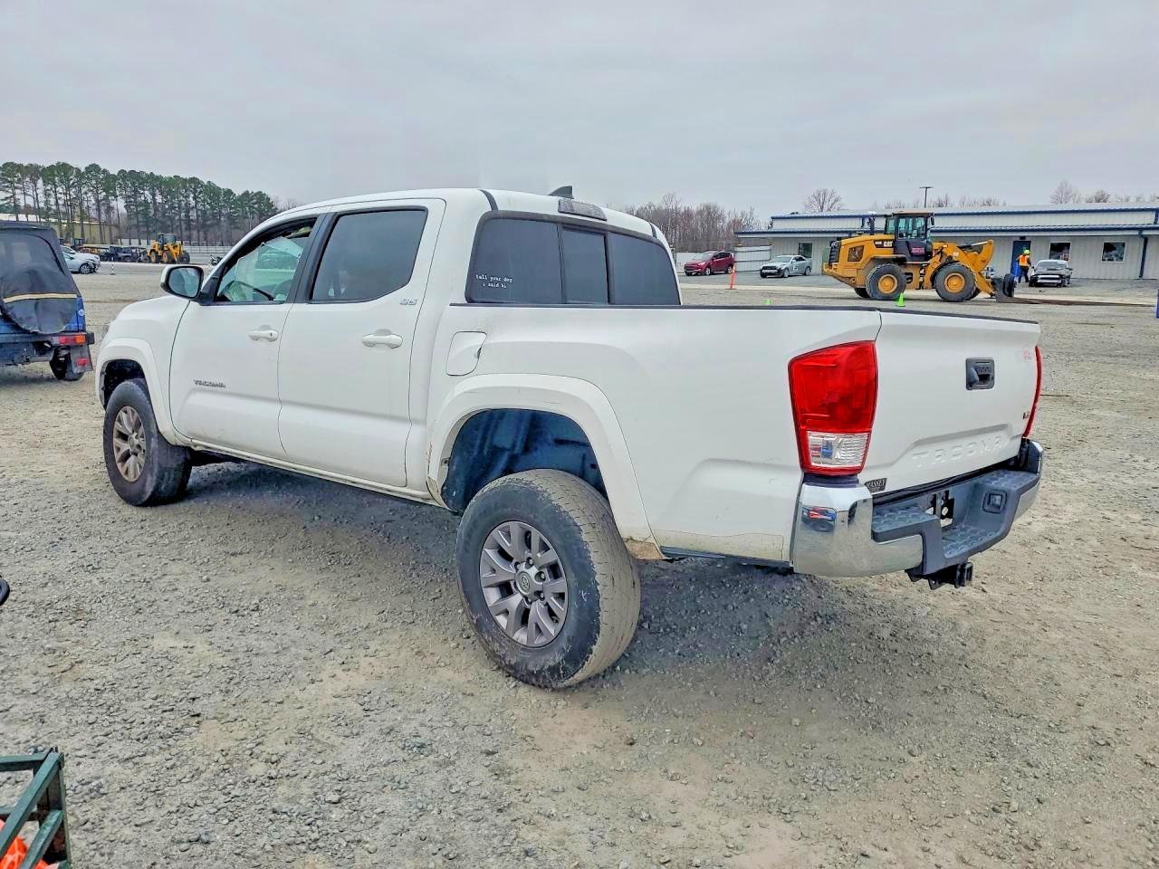 2017 TOYOTA TACOMA SR5 photo 3