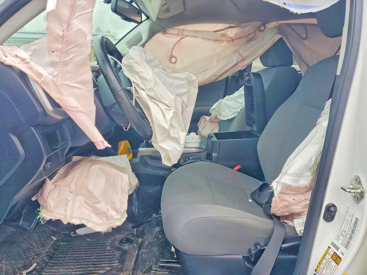 2017 TOYOTA TACOMA SR5 photo 13