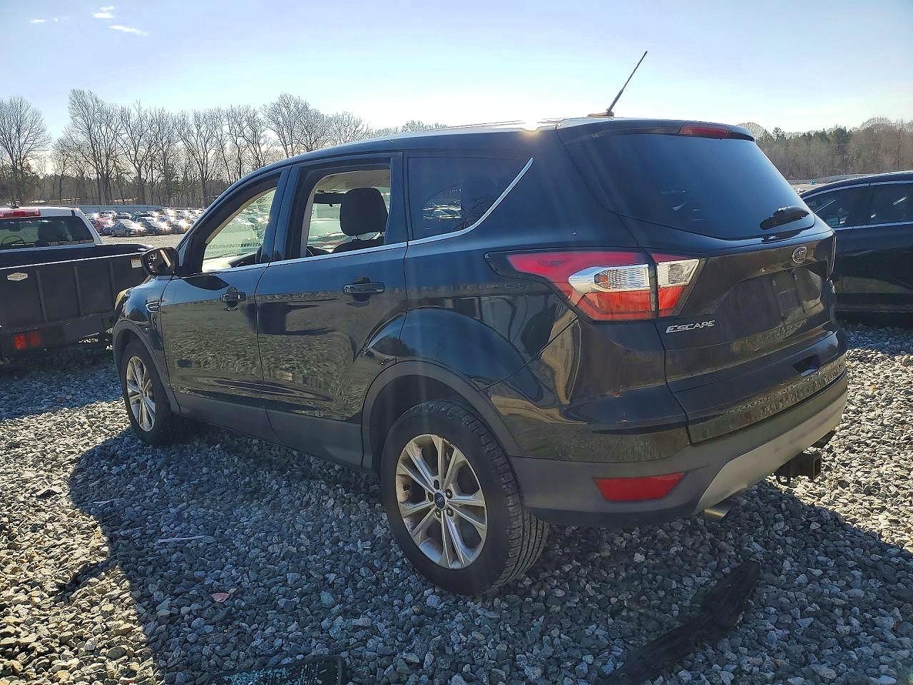 2017 FORD ESCAPE SE photo 3
