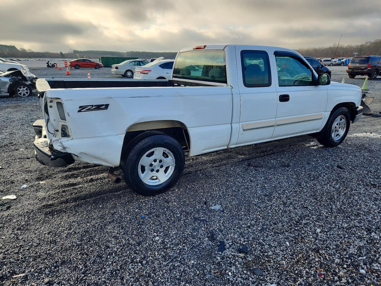 2005 CHEVROLET SILVERADO C1500 photo 5