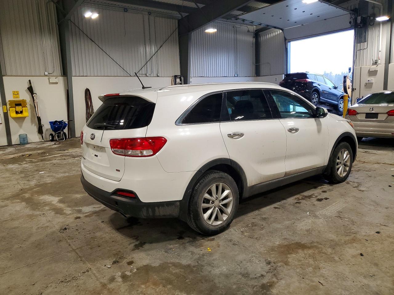 2016 KIA SORENTO L photo 3