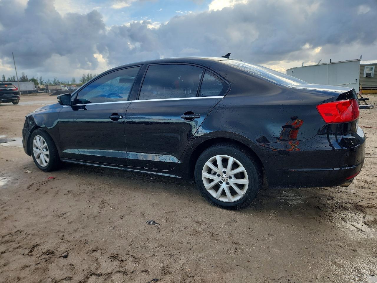 2013 VOLKSWAGEN JETTA SE photo 2