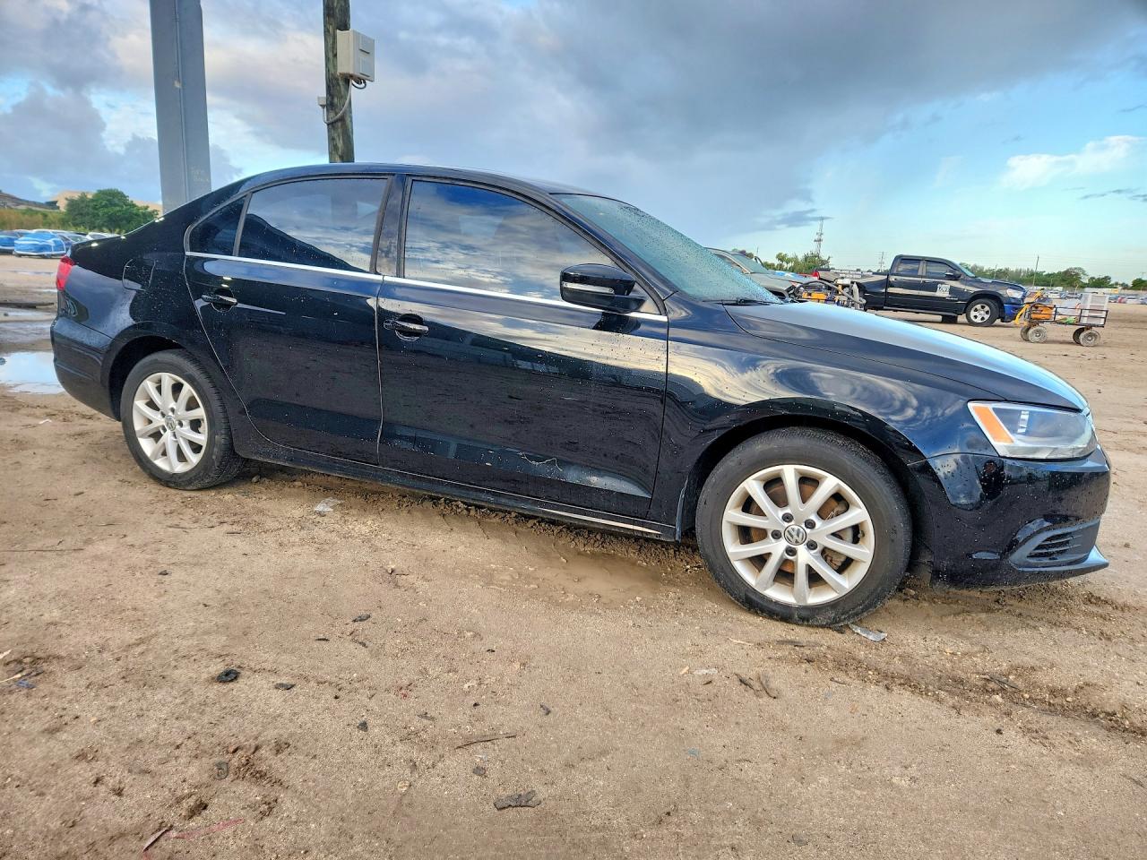2013 VOLKSWAGEN JETTA SE photo 4