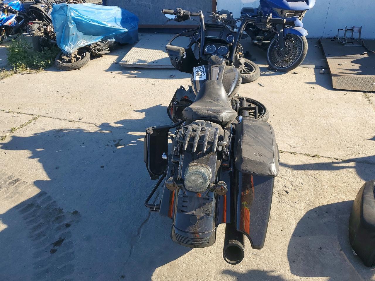 2018 HARLEY-DAVIDSON FLTRXS ROAD GLIDE SPECIAL photo 10