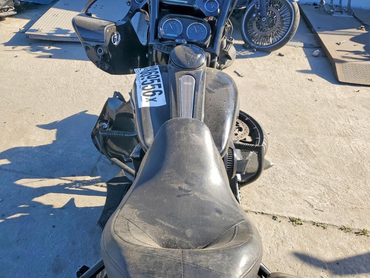 2018 HARLEY-DAVIDSON FLTRXS ROAD GLIDE SPECIAL photo 16