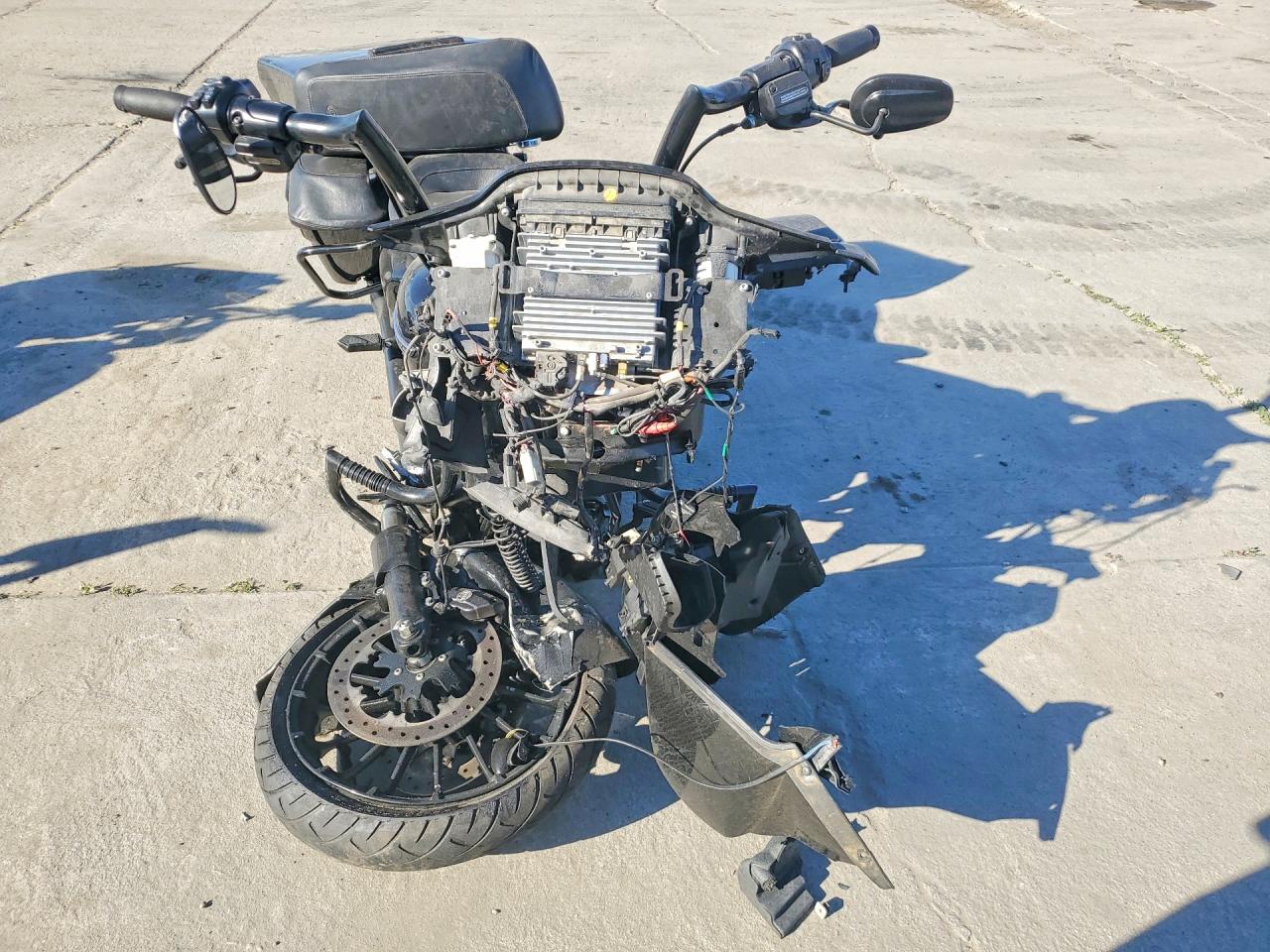 2018 HARLEY-DAVIDSON FLTRXS ROAD GLIDE SPECIAL photo 4