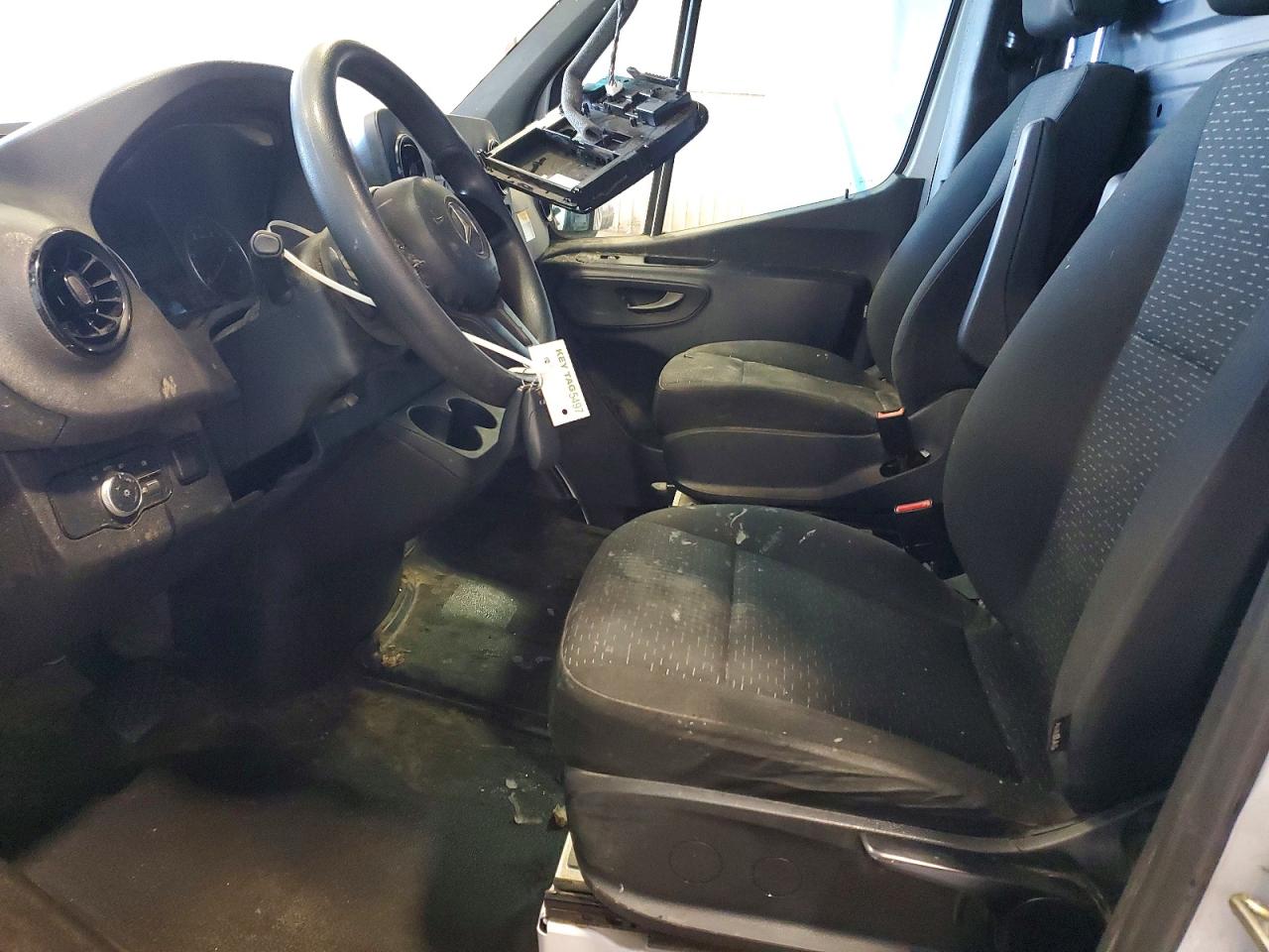 2024 MERCEDES BENZ SPRINTER 2500 907 (VS30) DELIVERY VAN photo 13