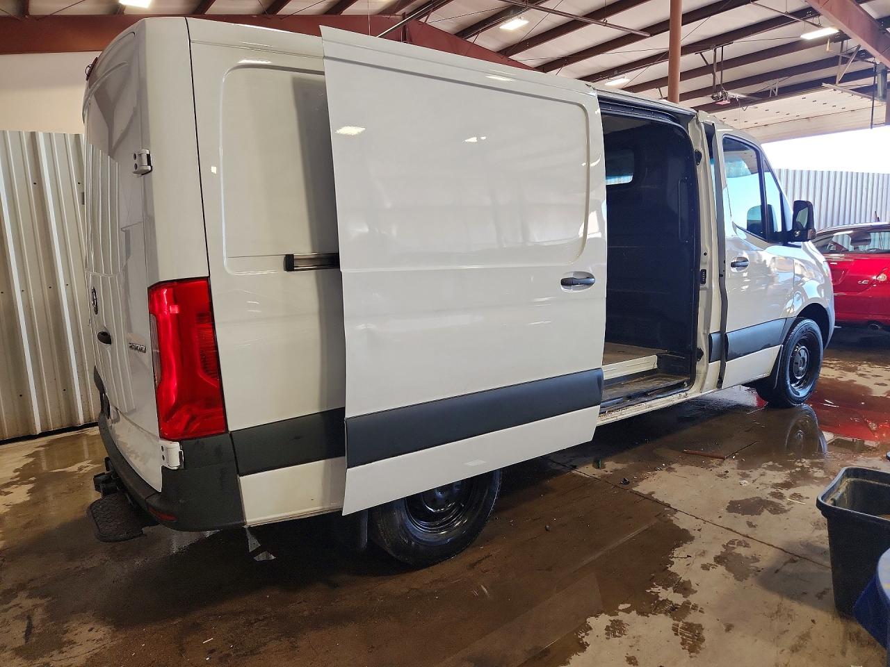 2024 MERCEDES BENZ SPRINTER 2500 907 (VS30) DELIVERY VAN photo 5